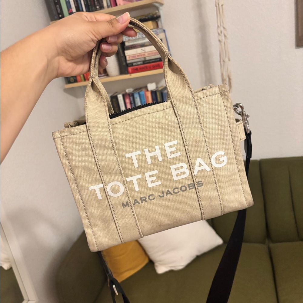 Marc Jacobs Tan Tote Bag Minimalist Everyday Design (Authentic)